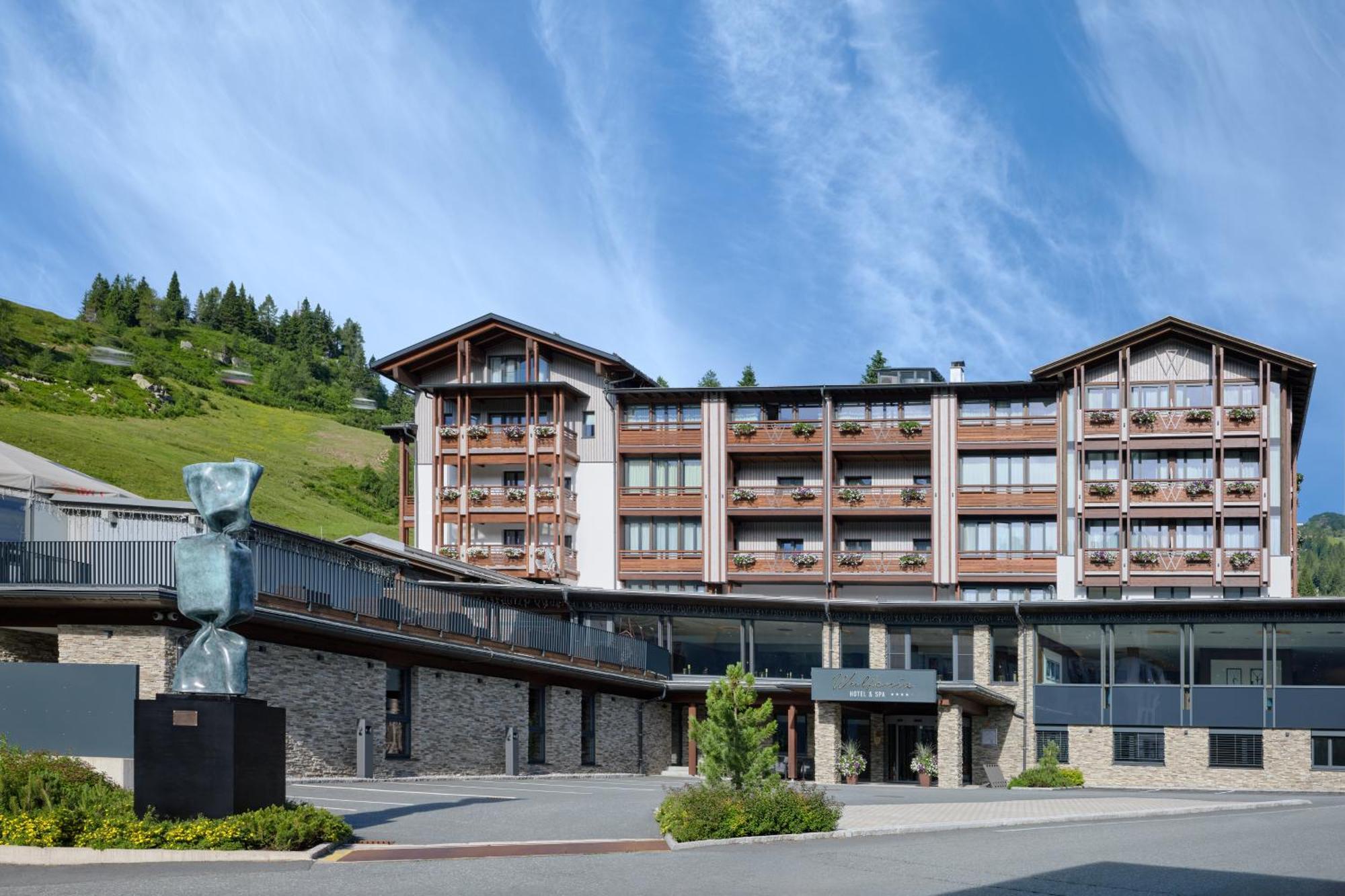 Hotel Wulfenia 4S - Adults Only Sonnenalpe Nassfeld Dış mekan fotoğraf
